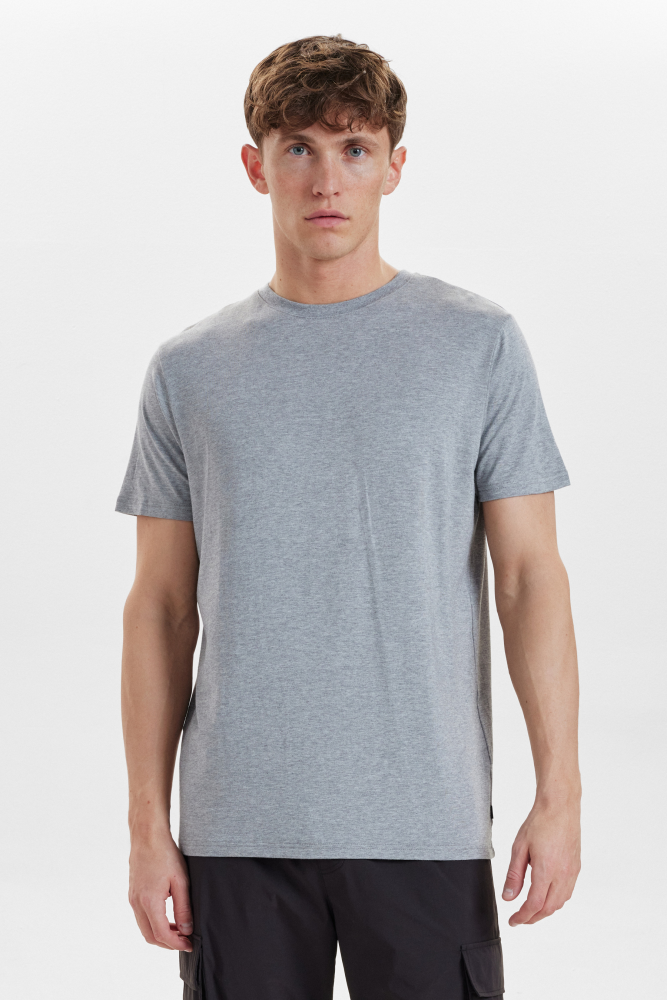 R-neck Tee Bamboo | Grey Melange -Resteröds R-neck Tee Bamboo | Grey Melange -Resteröds