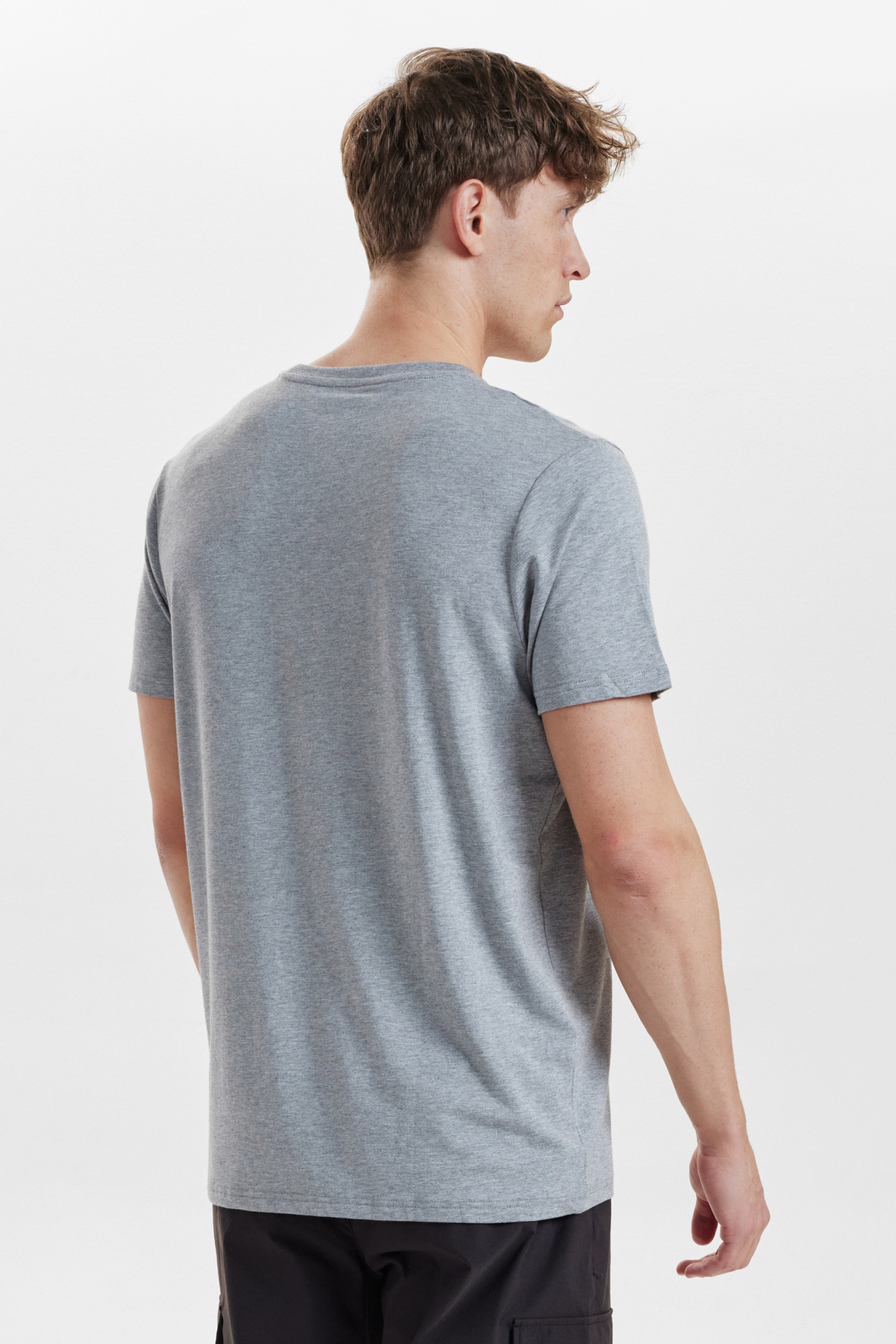 R-neck Tee Bamboo | Grey Melange -Resteröds R-neck Tee Bamboo | Grey Melange -Resteröds