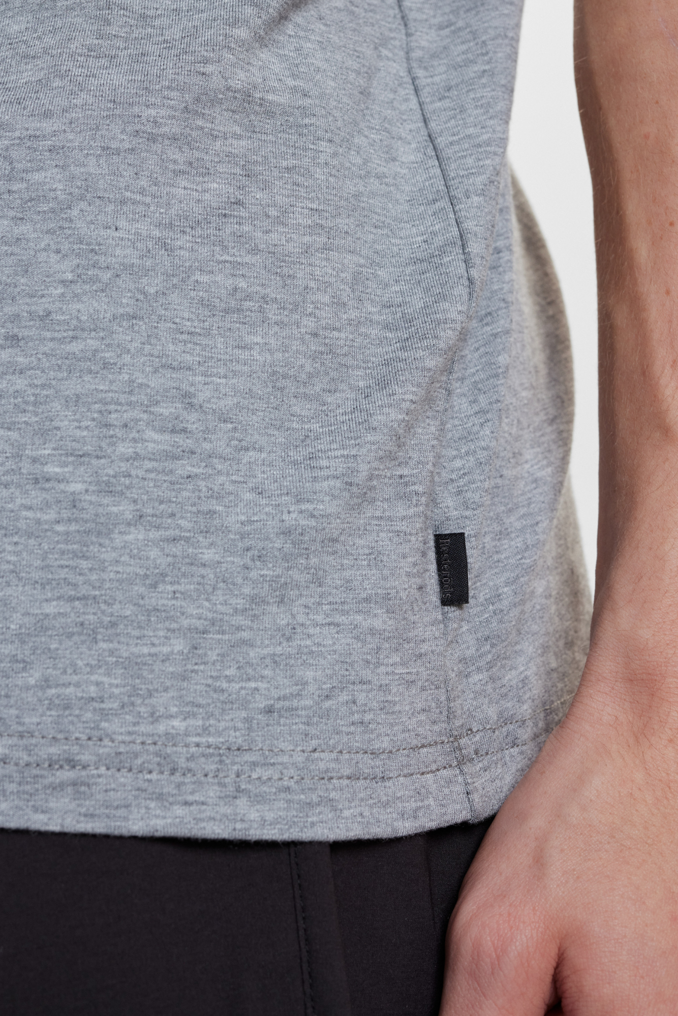 R-neck Tee Bamboo | Grey Melange -Resteröds R-neck Tee Bamboo | Grey Melange -Resteröds