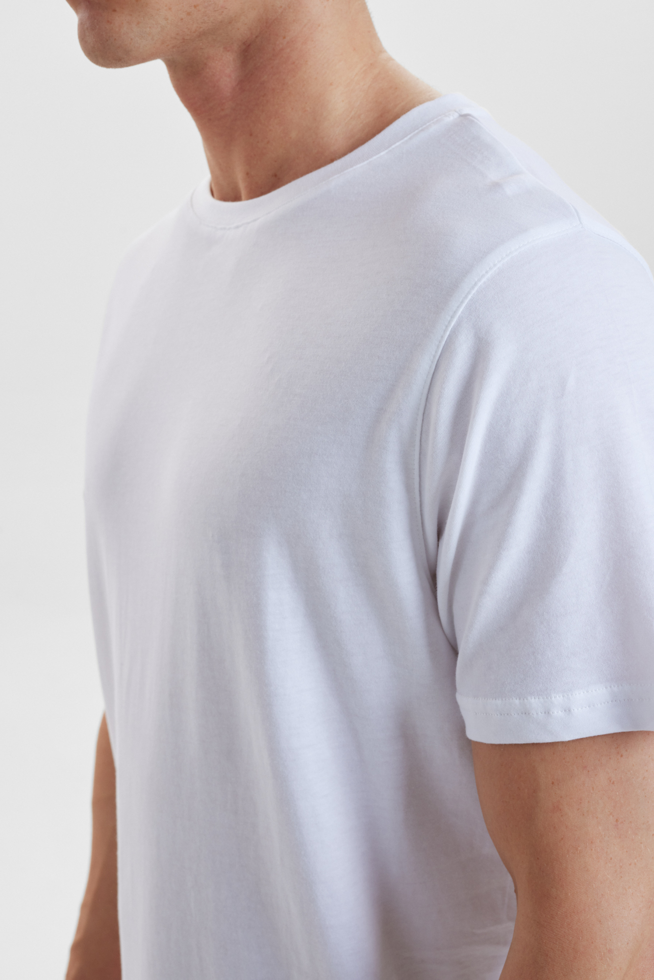 R-neck Tee Bamboo | White -Resteröds R-neck Tee Bamboo | White -Resteröds
